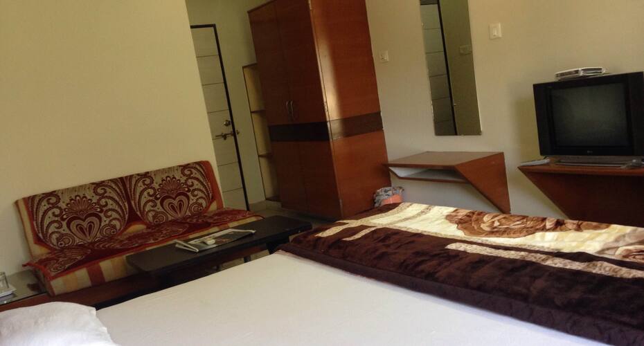 Hotel Natraj Palace, Dhar 3